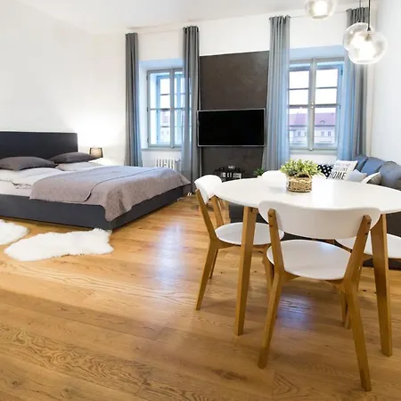 아파트 U Zlate Hvezdy Apartman Rizal